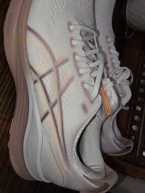 Asics Gel-Kayano 32 Women's Sz 10 NWT